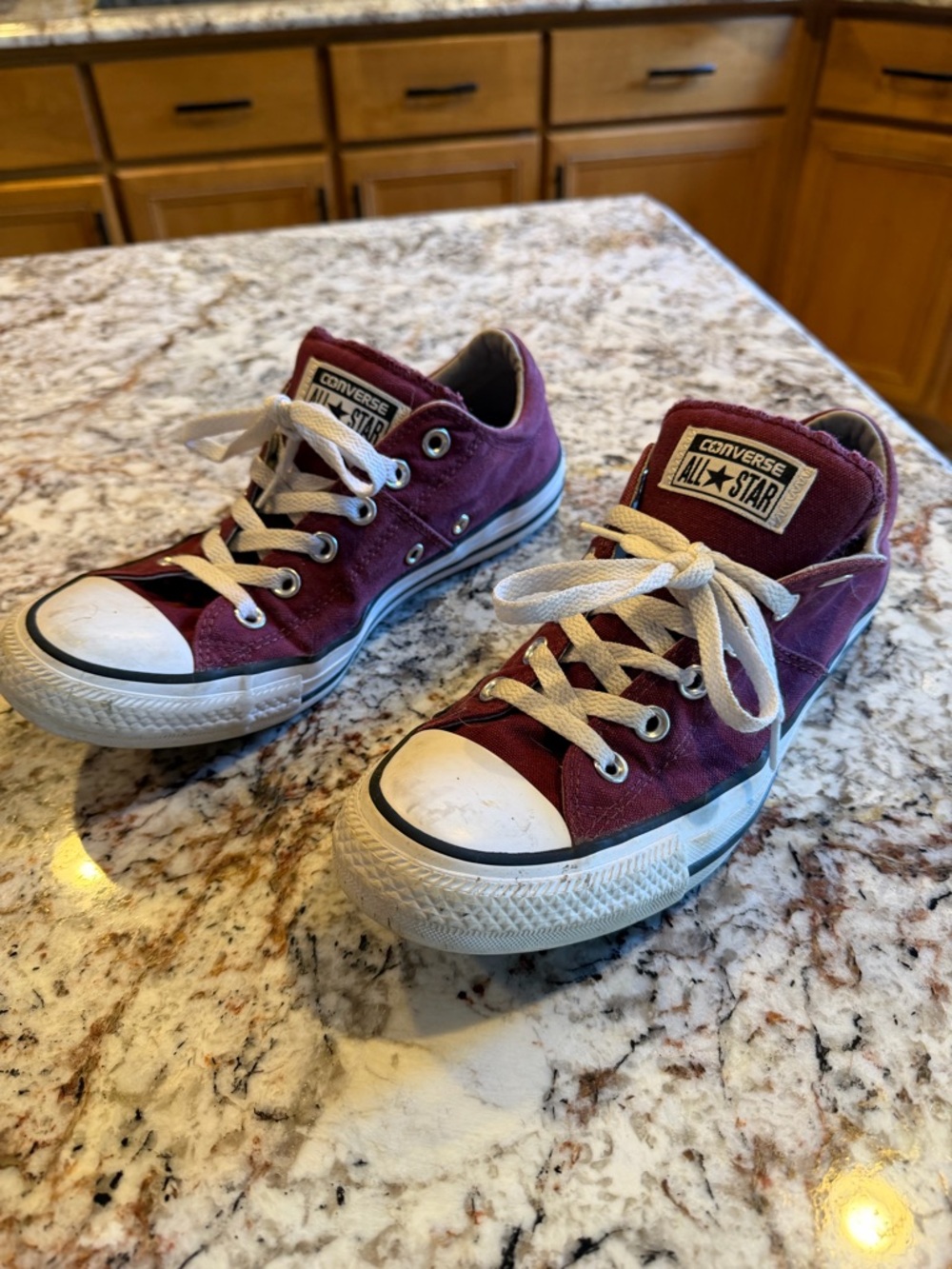 Converse Chuck Taylor Low-top Sneakers - Burgundy/Dark Pink